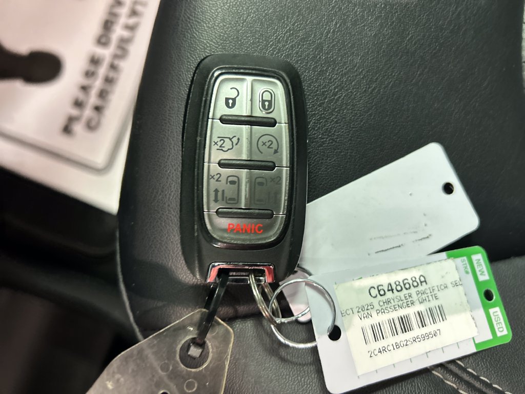 Used 2025 Chrysler Pacifica Select FWD image 22