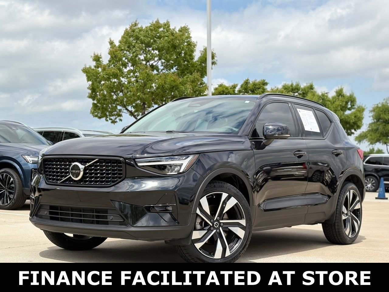 Certified 2024 Volvo XC40 B5 Plus AWD/4WD image 2