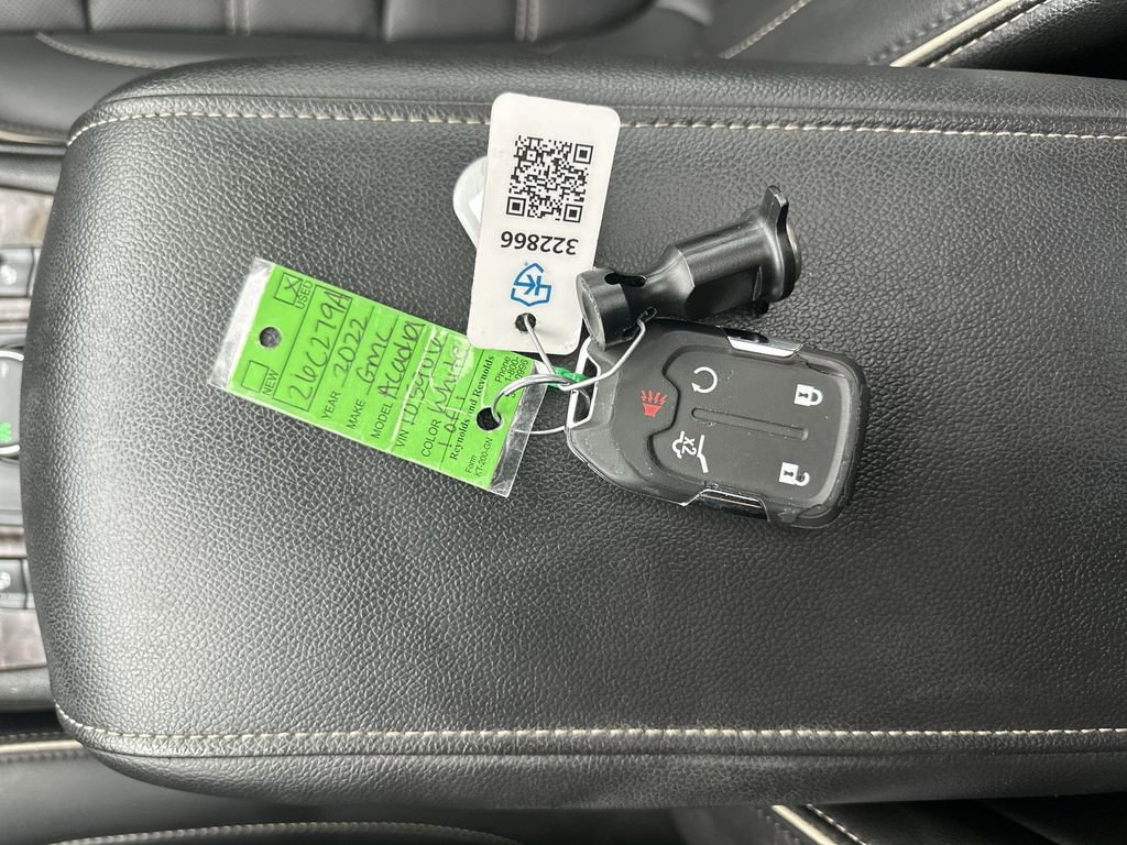 Used 2022 GMC Acadia Denali w/ Denali Technology Package image 22