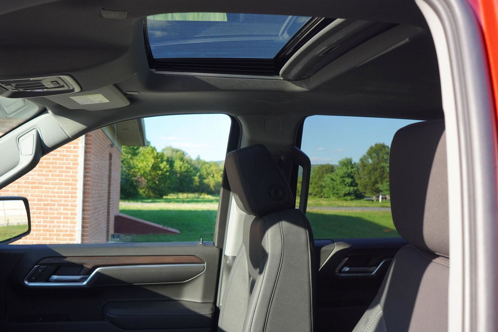 New 2026 GMC Sierra 1500 SLT w/ SLT Convenience Package image 25