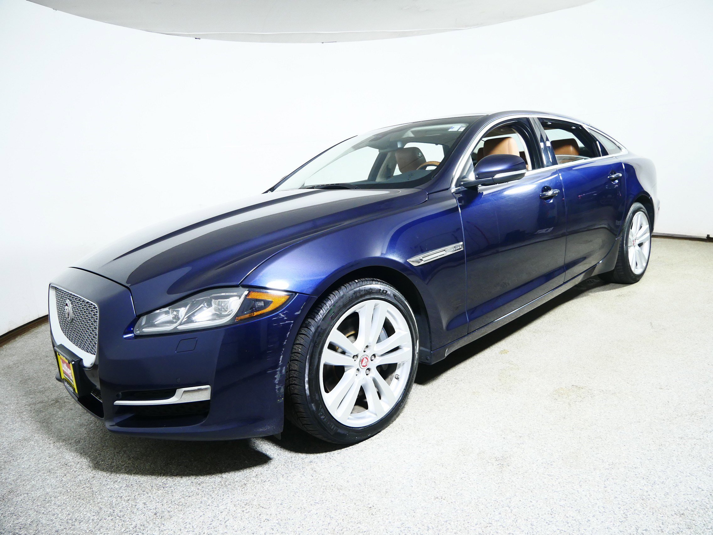 Used 2017 Jaguar XJ L Portfolio image 3