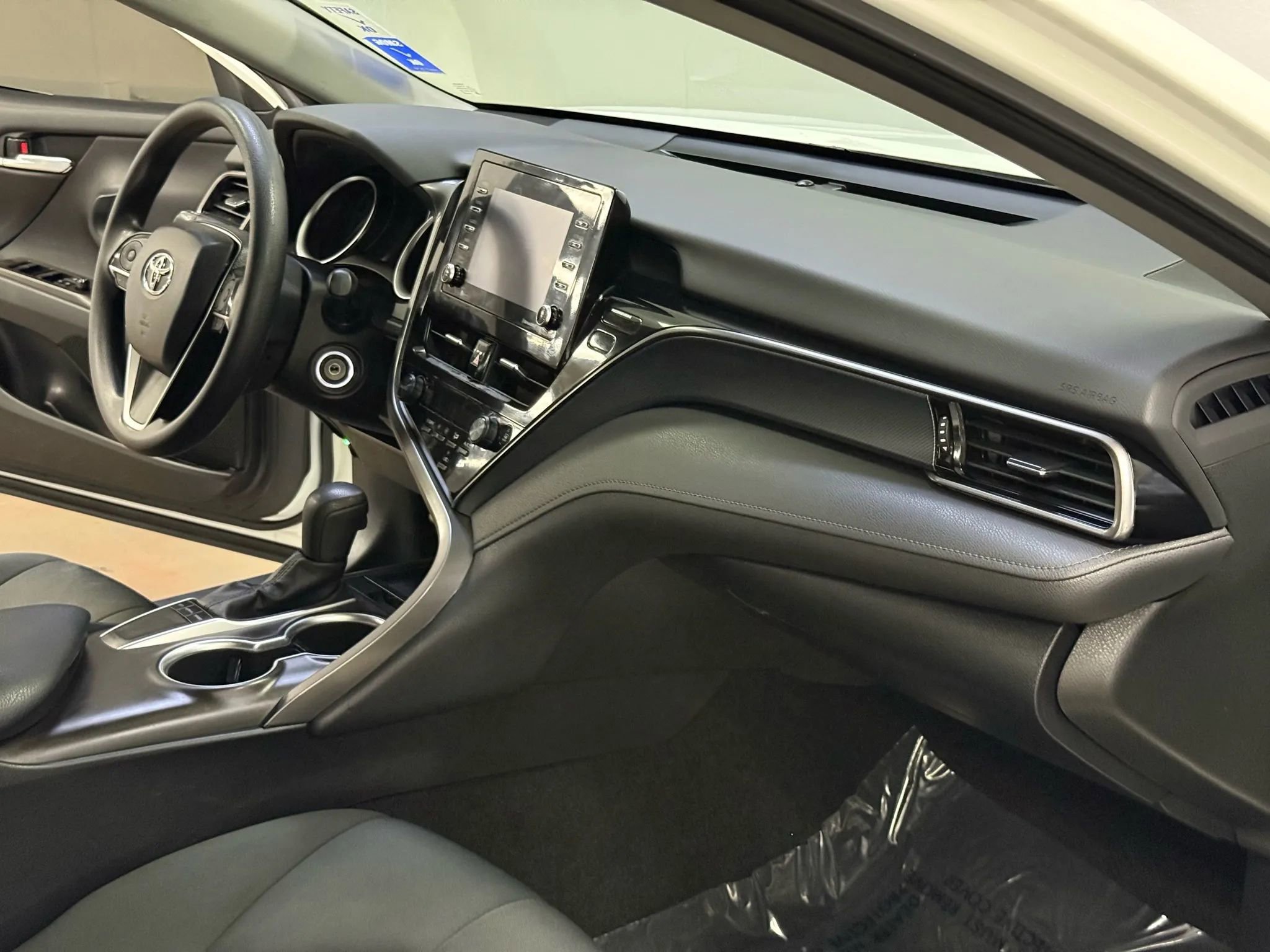 Used 2022 Toyota Camry LE image 13