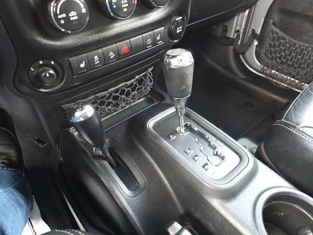 Used 2014 Jeep Wrangler Unlimited Sahara w/ Connectivity Group image 27