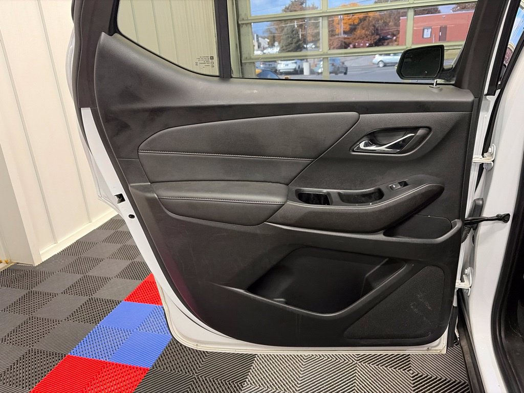 Used 2023 Chevrolet Traverse LT w/ LPO, Floor Liner Package AWD/4WD image 16