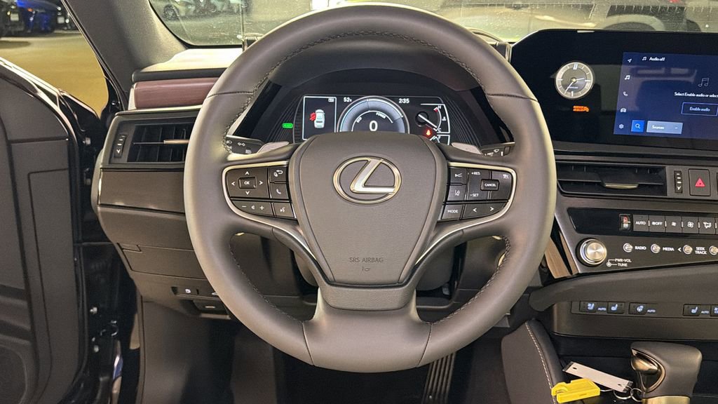 Used 2025 Lexus ES 300h w/ Premium Package image 17