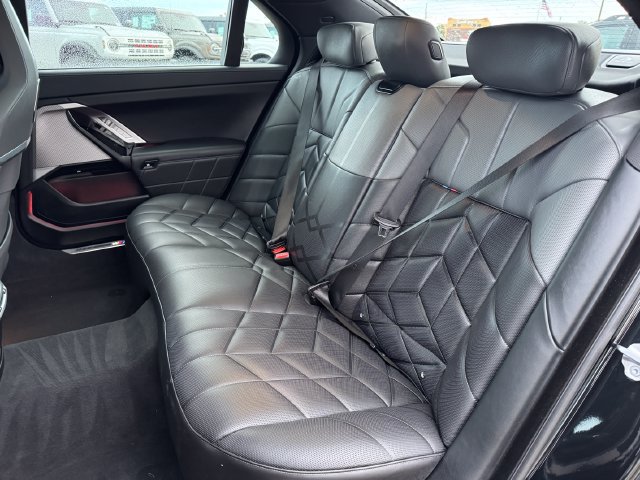 Used 2026 BMW 740i xDrive AWD/4WD image 16
