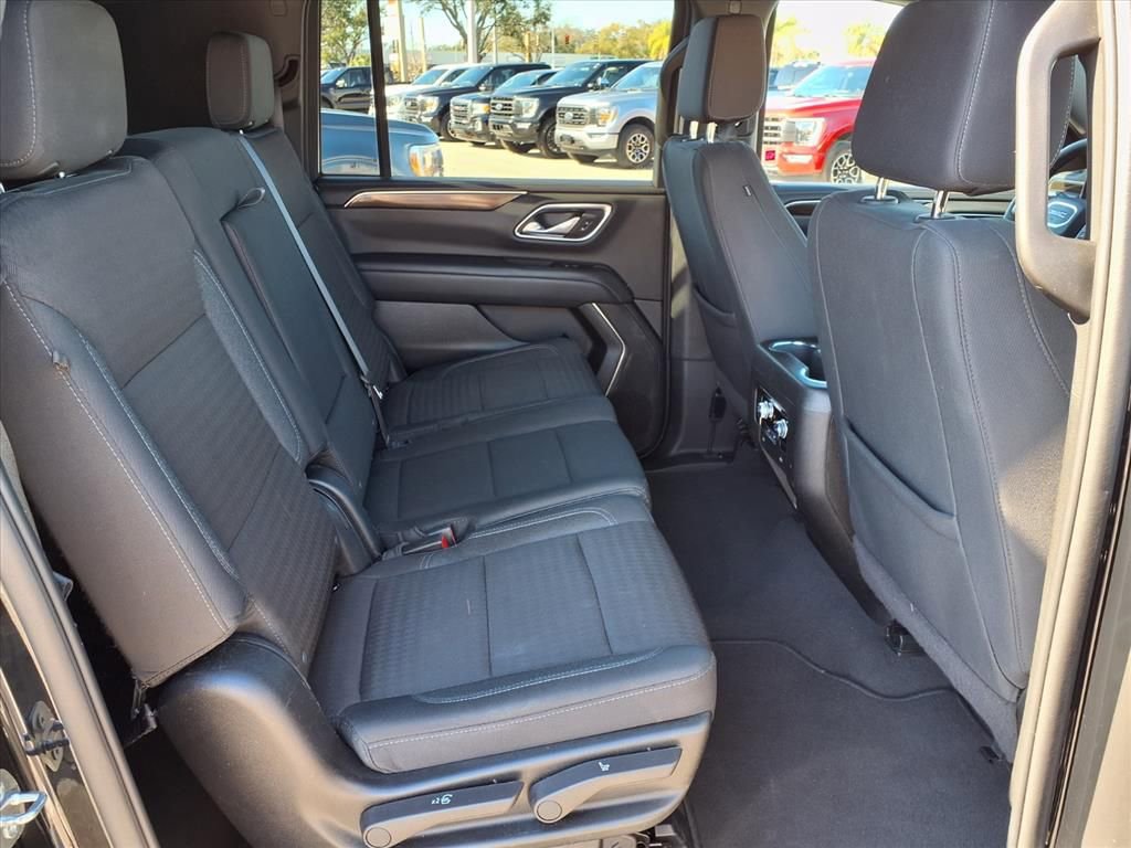 Used 2024 GMC Yukon XL SLE image 16