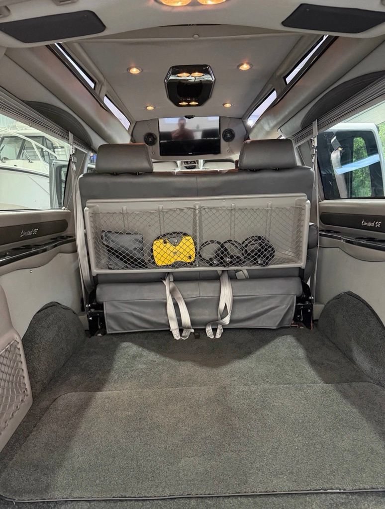 Used 2018 GMC Savana 3500 Extended RWD image 12