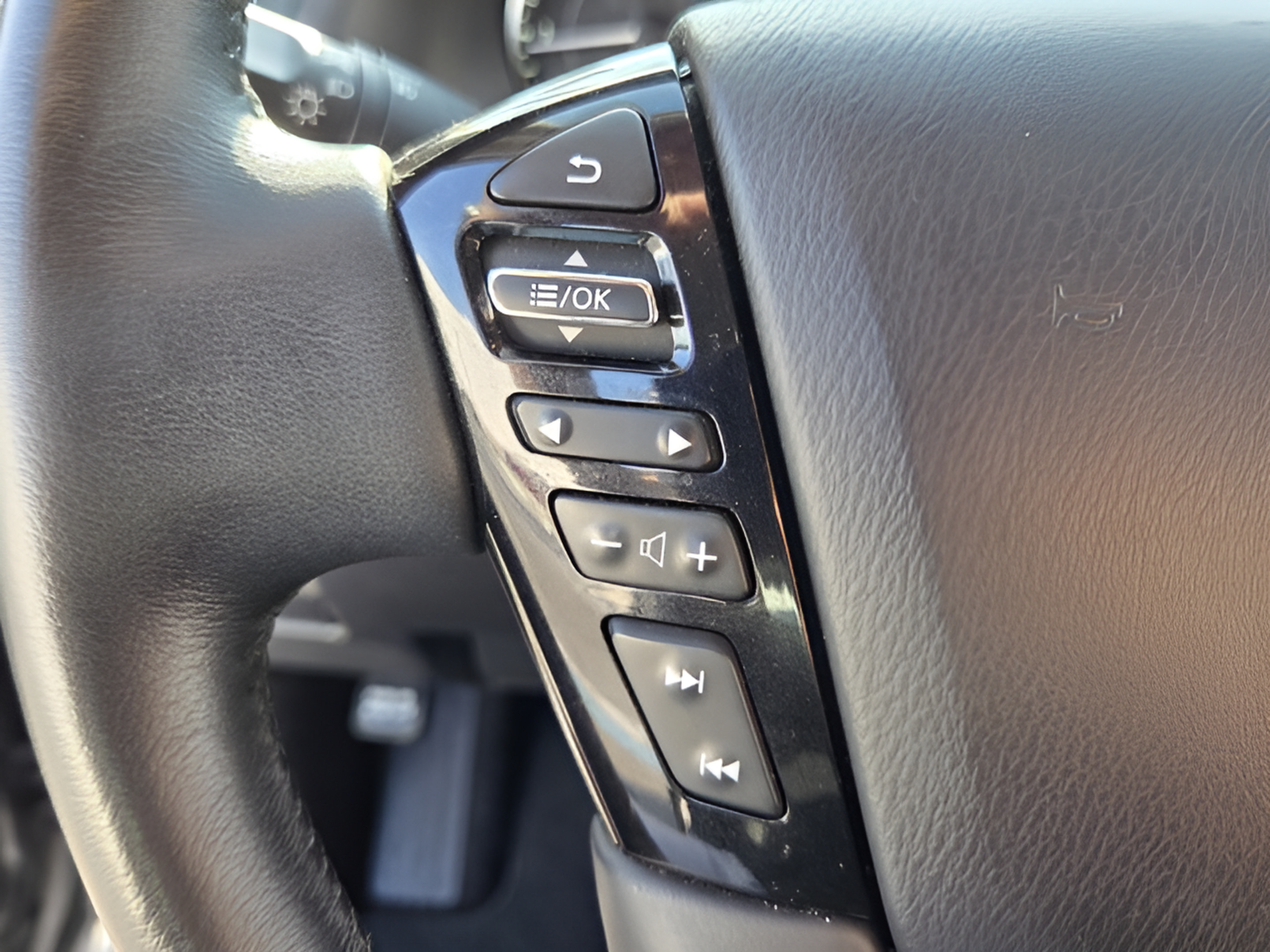Used 2024 Nissan Armada SL w/ Captain's Chairs Package AWD/4WD image 26