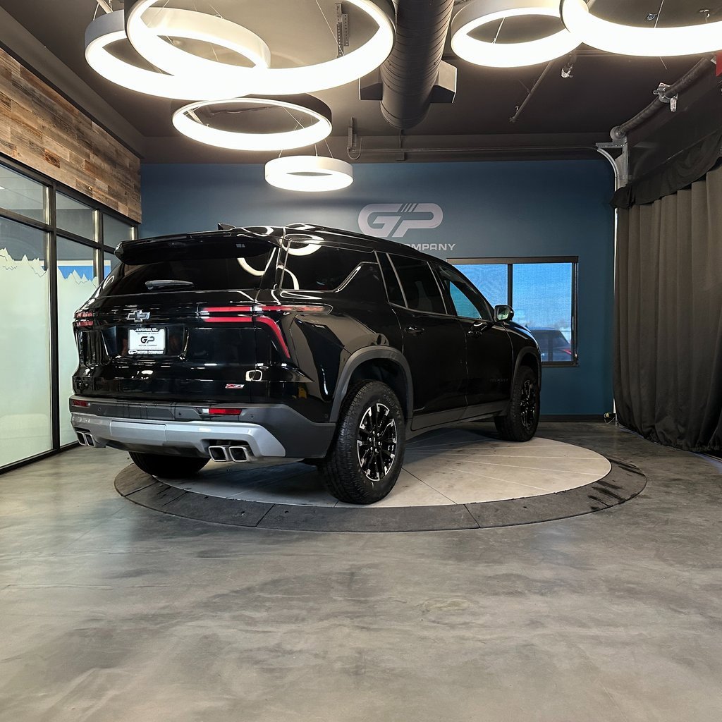 Used 2024 Chevrolet Traverse Z71 w/ Enhanced Driving Package image 3