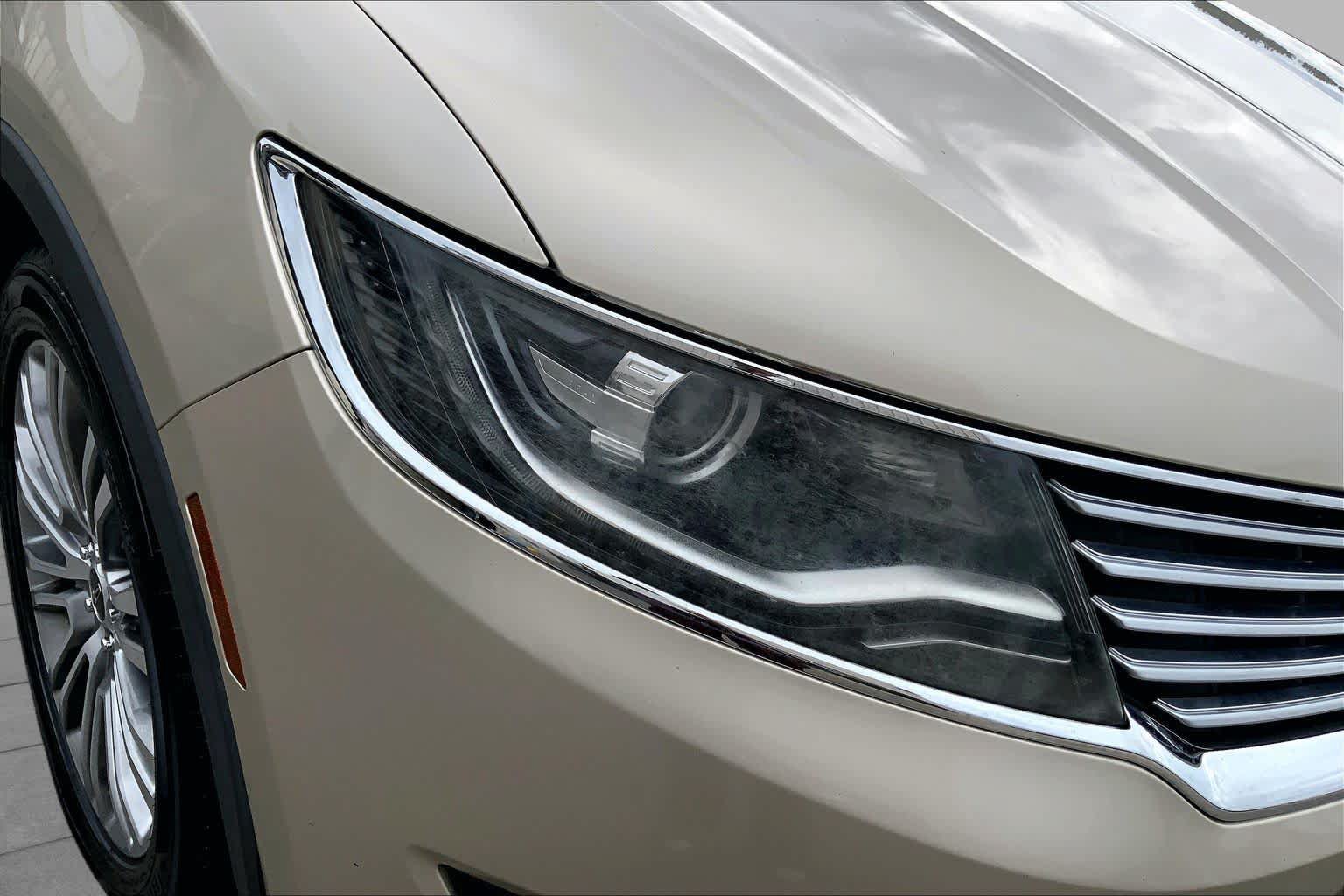 Used 2017 Lincoln MKX Reserve w/ Lincoln MKX Climate Package FWD image 26