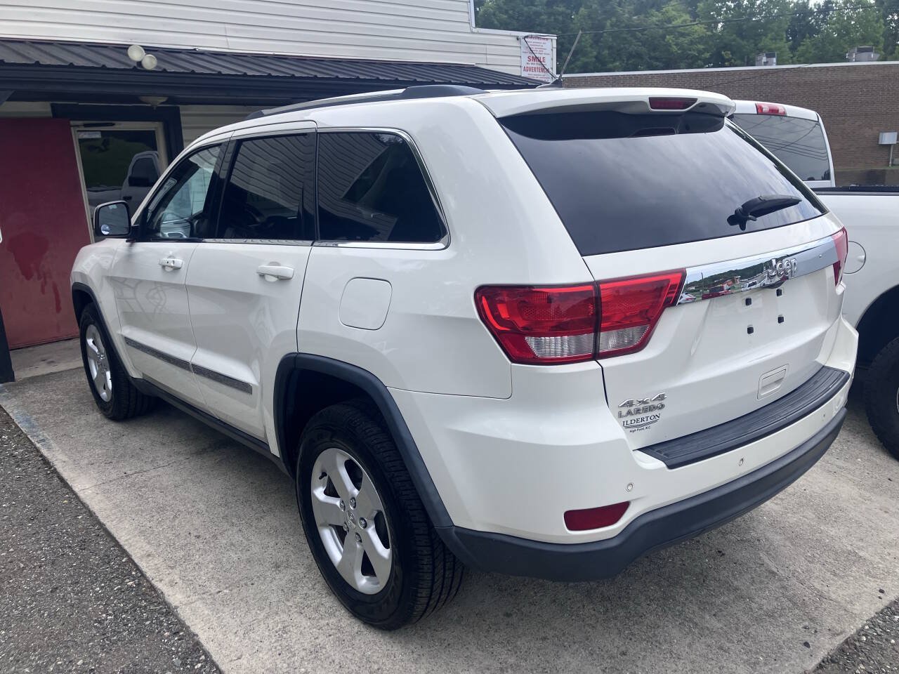 Used 2012 Jeep Grand Cherokee Laredo AWD/4WD image 6