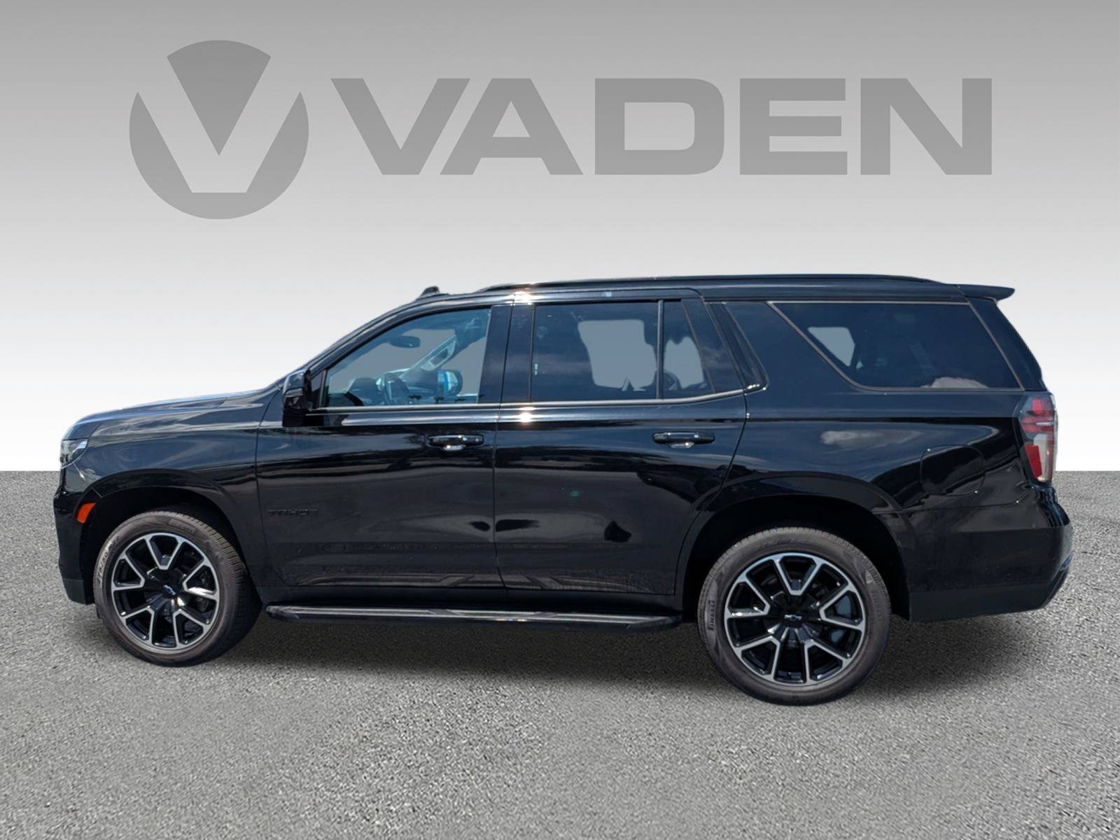 Used 2022 Chevrolet Tahoe RST w/ Luxury Package AWD/4WD image 28