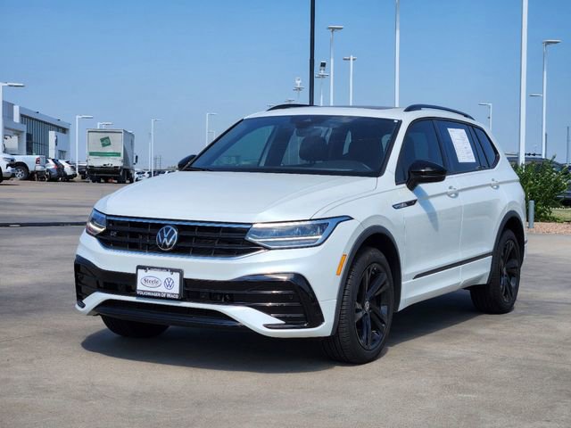 New 2024 Volkswagen Tiguan SE R-Line image 2