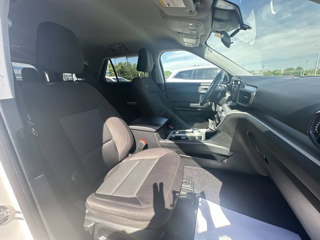 Used 2023 Ford Explorer XLT AWD/4WD image 29