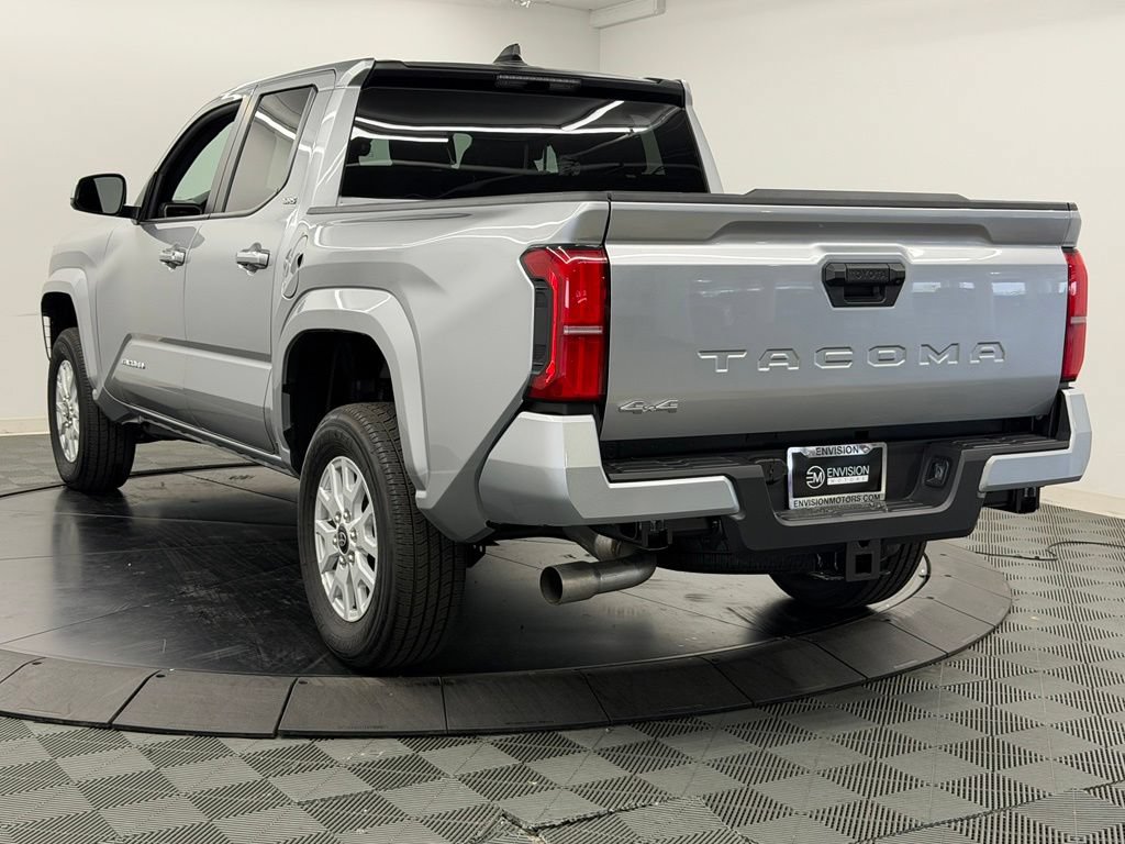 Used 2026 Toyota Tacoma SR5 AWD/4WD image 12
