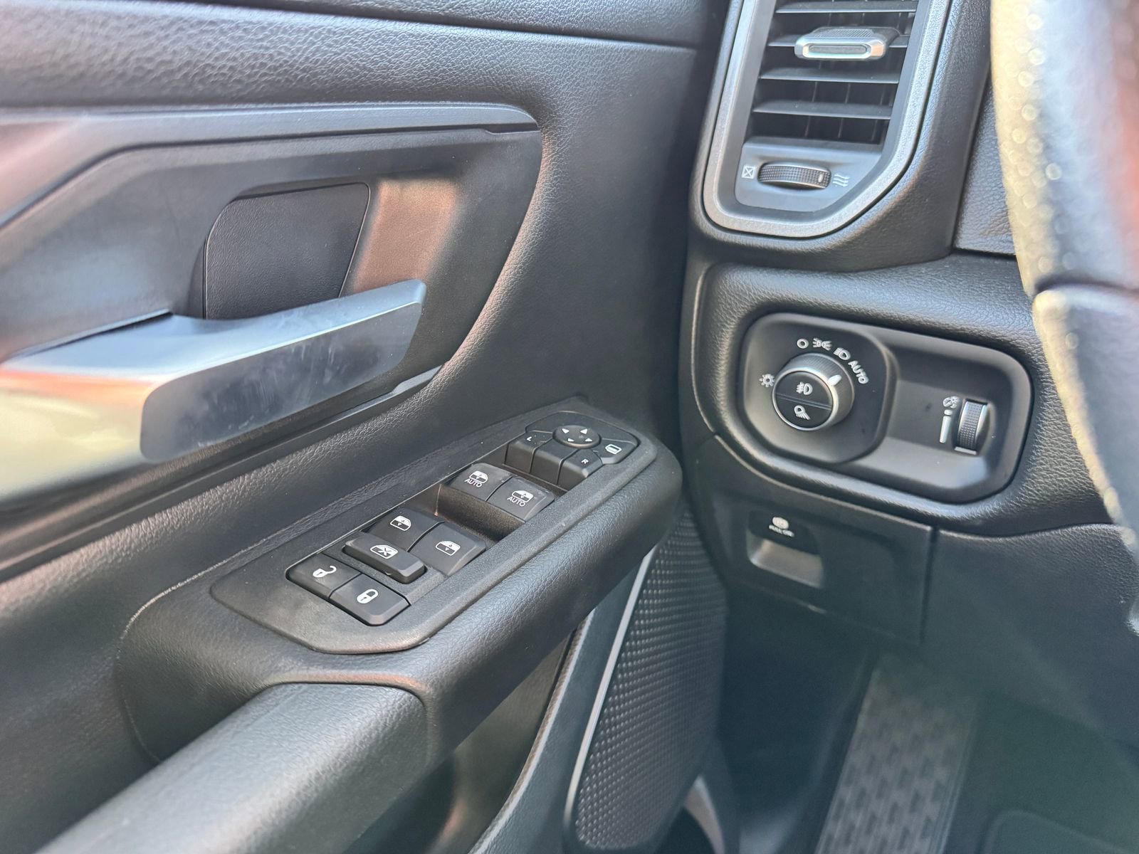 New 2025 RAM 1500 Tradesman w/ Night Edition AWD/4WD image 13