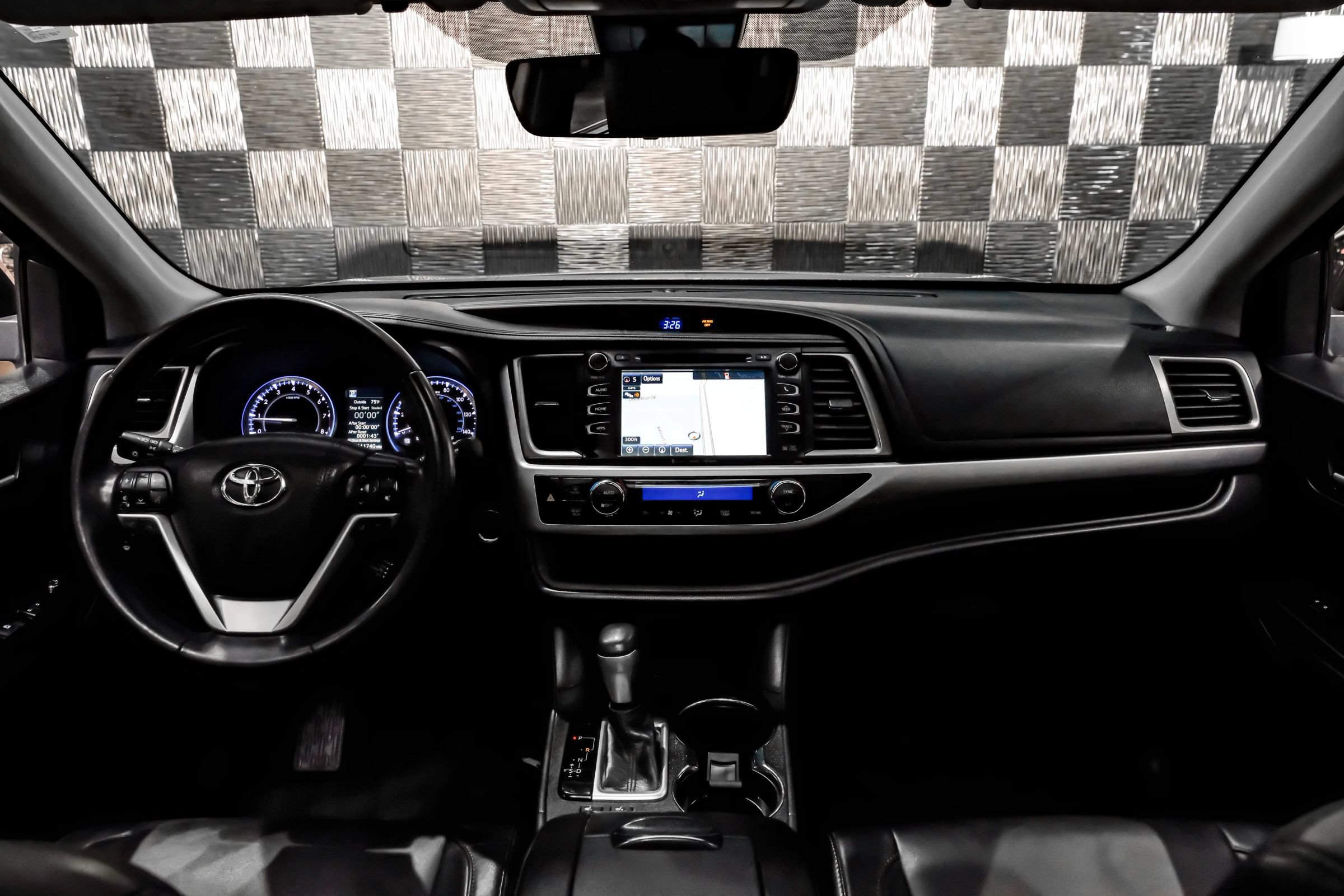 Used 2018 Toyota Highlander XLE FWD image 16