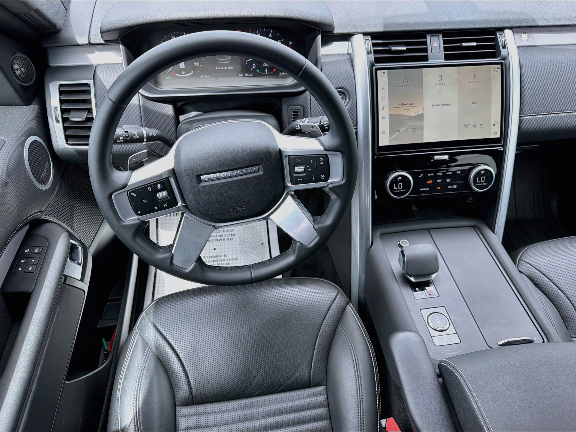 Certified 2025 Land Rover Discovery Dynamic SE AWD/4WD image 17