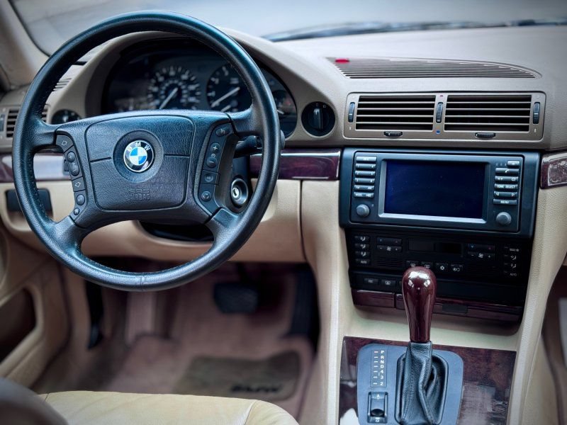 Used 2001 BMW 740i RWD image 12