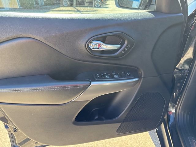 Used 2021 Jeep Cherokee Limited image 18