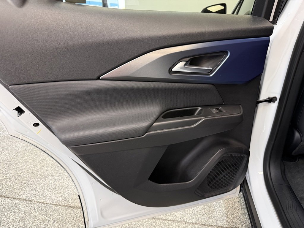 Used 2024 Chevrolet Equinox EV LT w/ Active Safety Package 3 image 15