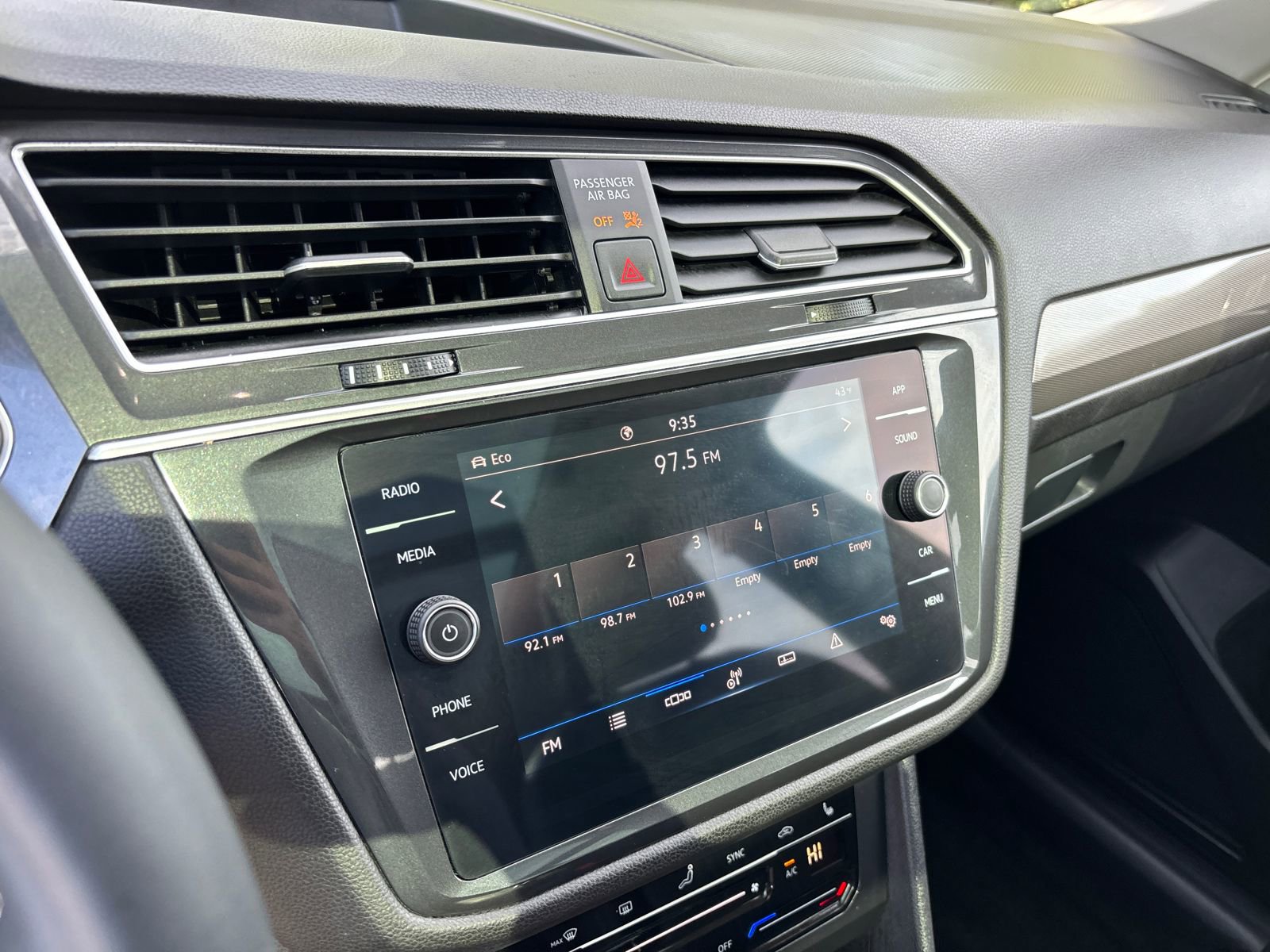 Certified 2024 Volkswagen Tiguan SE AWD/4WD image 19