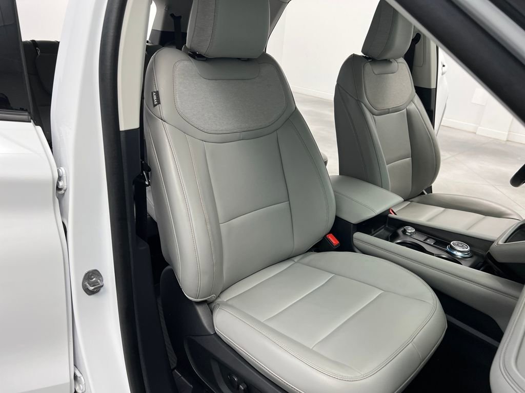 Used 2025 Ford Explorer Active w/ Active Comfort Package image 25