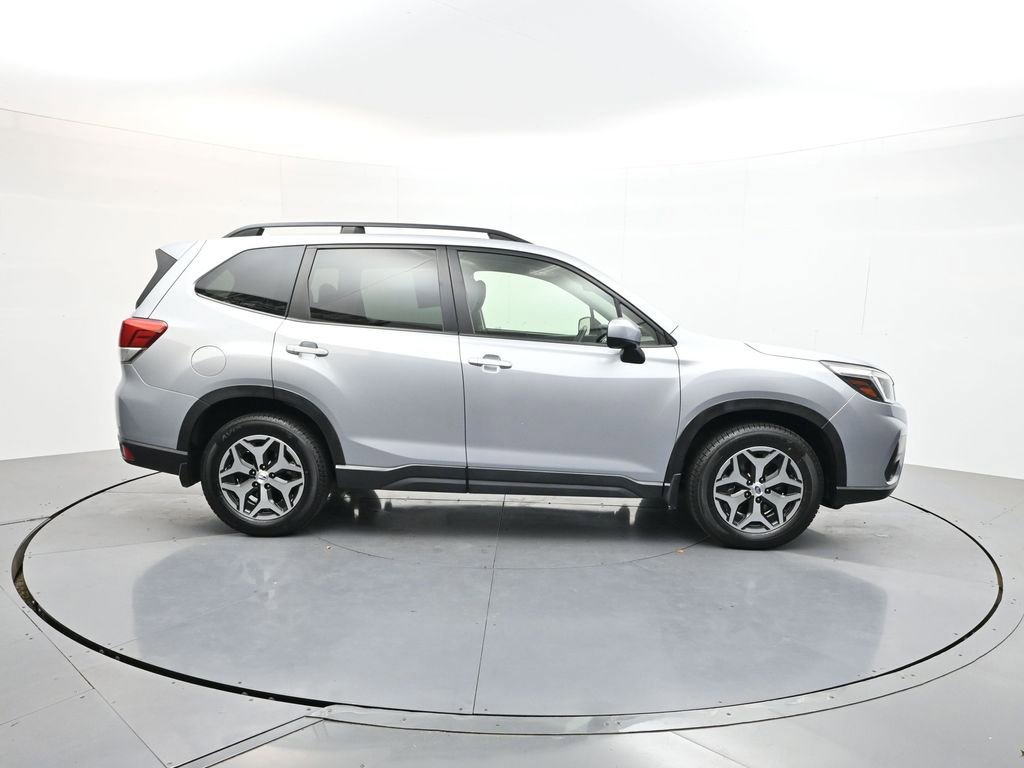 Used 2020 Subaru Forester Premium AWD/4WD image 8