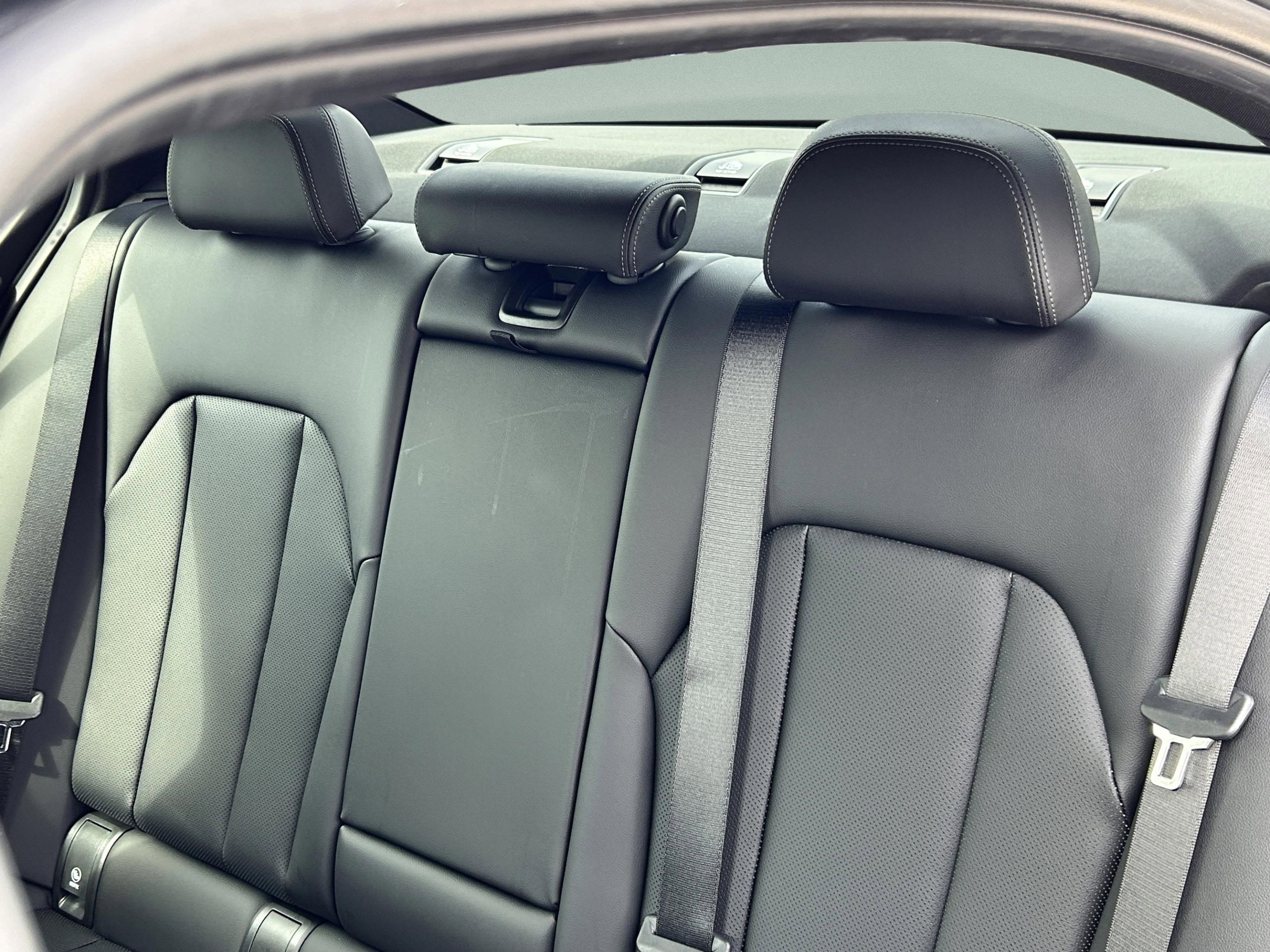 Used 2026 BMW 330i Sedan w/ Premium Package image 27