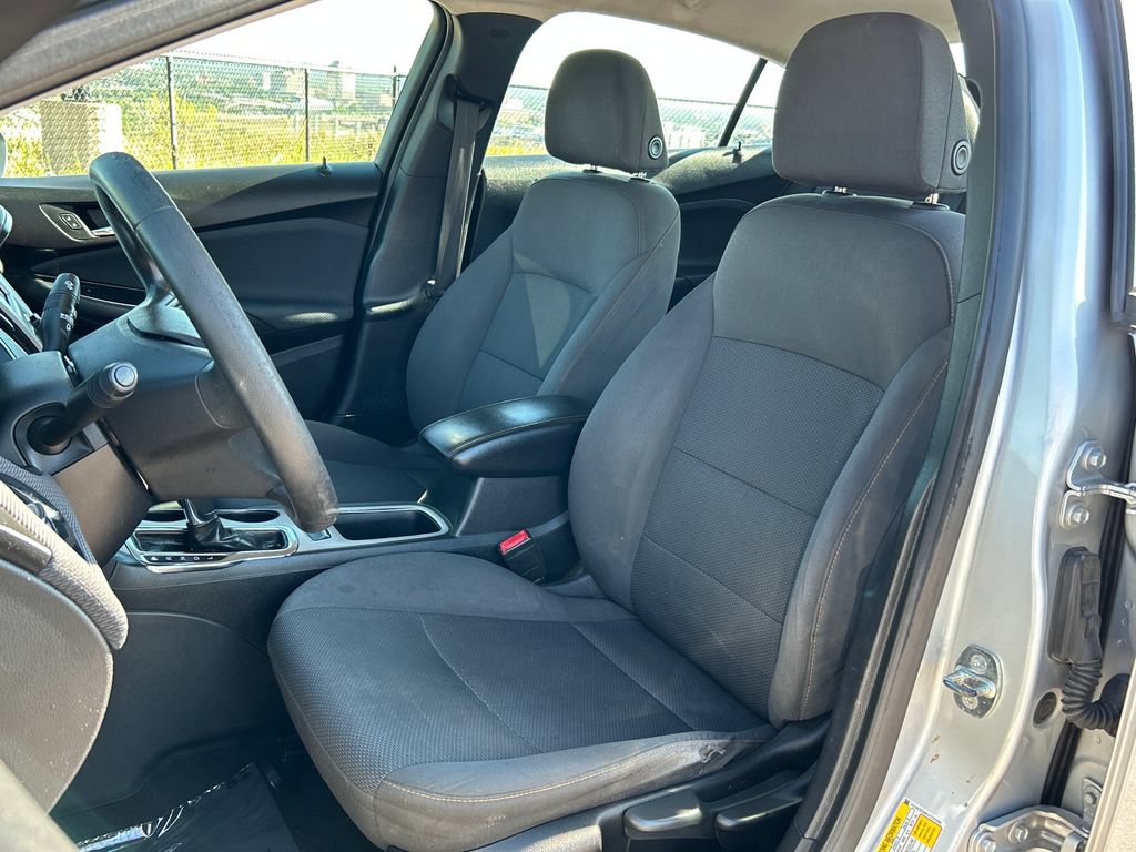 Used 2018 Chevrolet Cruze LS FWD image 13