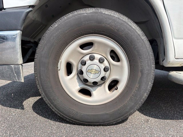Used 2025 Chevrolet Express 2500 w/ Driver Convenience Package RWD image 18