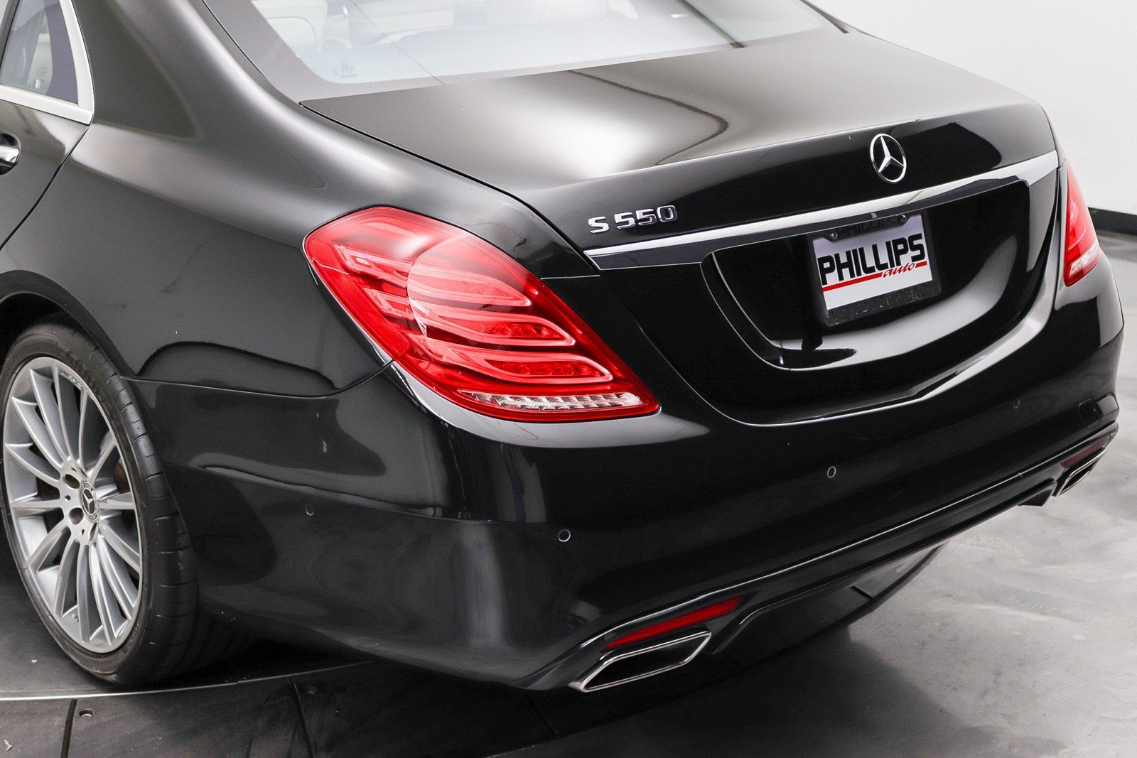 Used 2017 Mercedes-Benz S 550 Sedan image 12