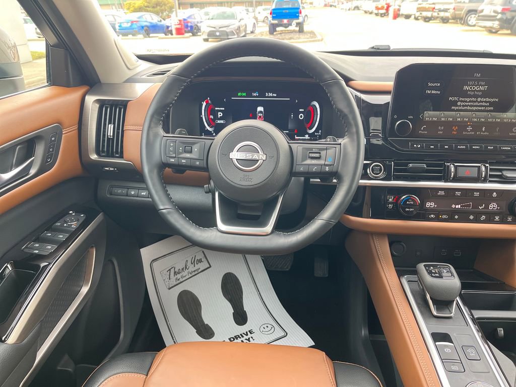 Used 2024 Nissan Pathfinder Platinum image 15