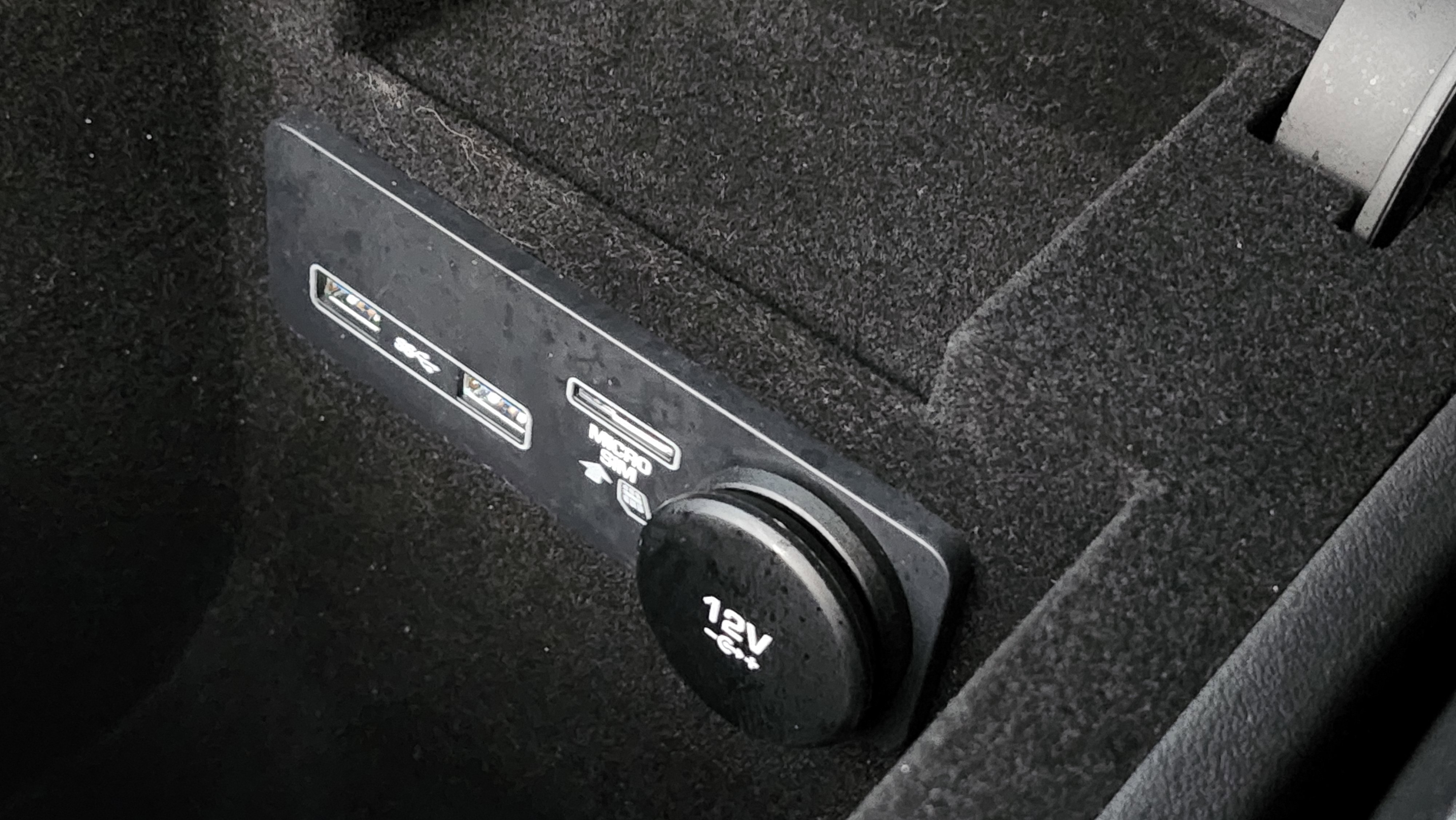 Used 2020 Jaguar F-PACE Premium image 36