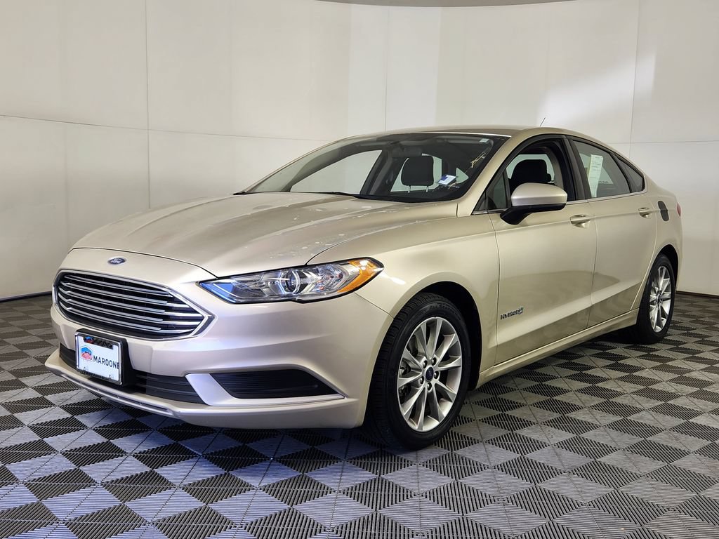 Used 2017 Ford Fusion SE FWD image 3