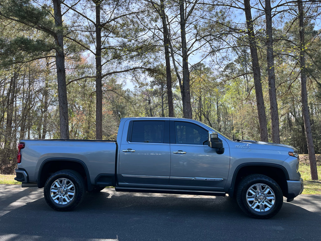 Used 2024 Chevrolet Silverado 2500 High Country w/ High Country Premium Package AWD/4WD image 11