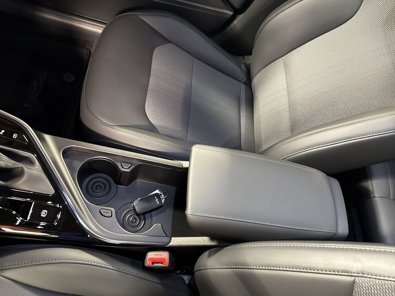 Certified 2025 Kia Niro EX Touring image 28