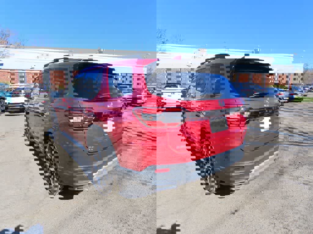 Certified 2023 Honda Pilot Touring image 4