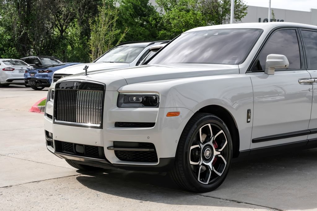 Used 2022 Rolls-Royce Cullinan Black Badge image 2