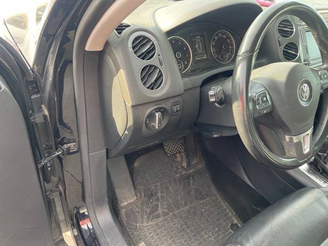 Used 2017 Volkswagen Tiguan SEL FWD image 36