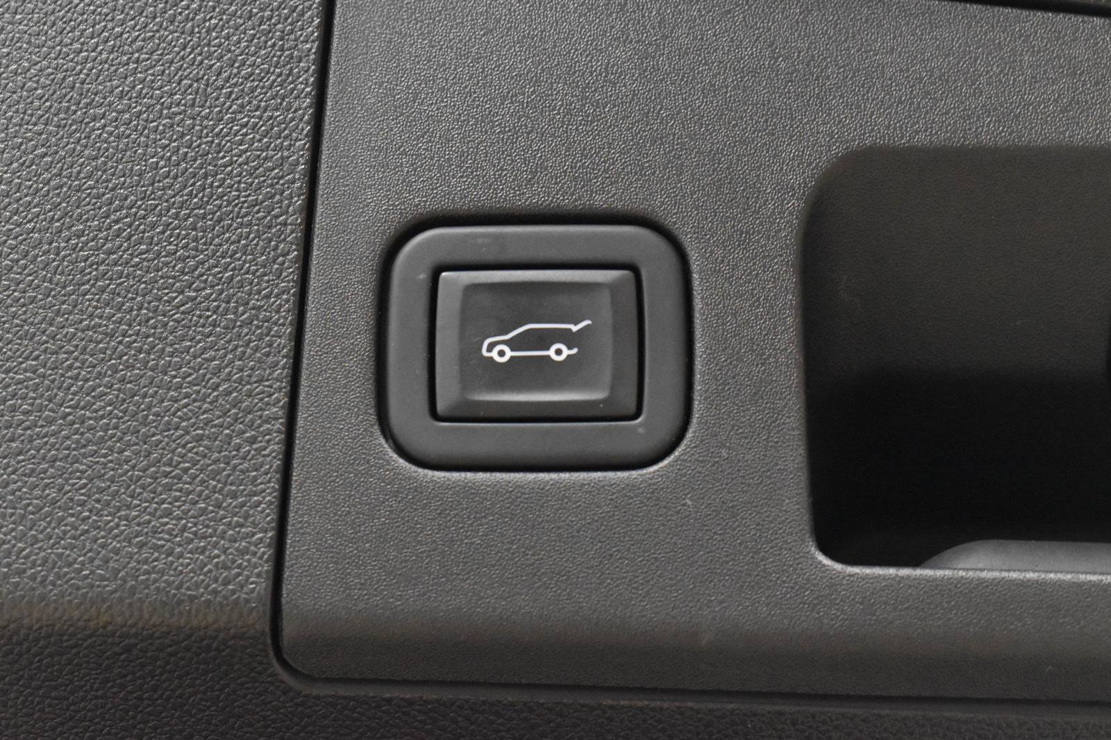 Certified 2023 Cadillac XT4 Sport w/ Cold Weather Package image 29