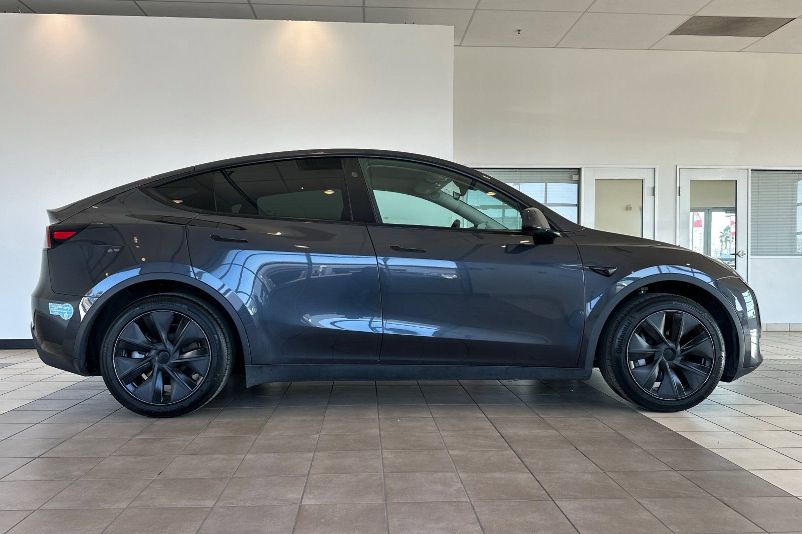 Used 2025 Tesla Model Y Long Range image 3