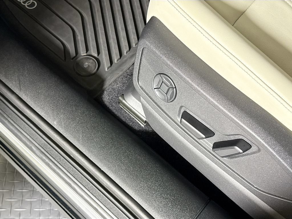 Used 2025 Audi Q5 Premium w/ Convenience Package AWD/4WD image 20