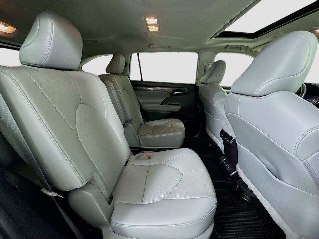 Used 2022 Toyota Highlander Limited image 27