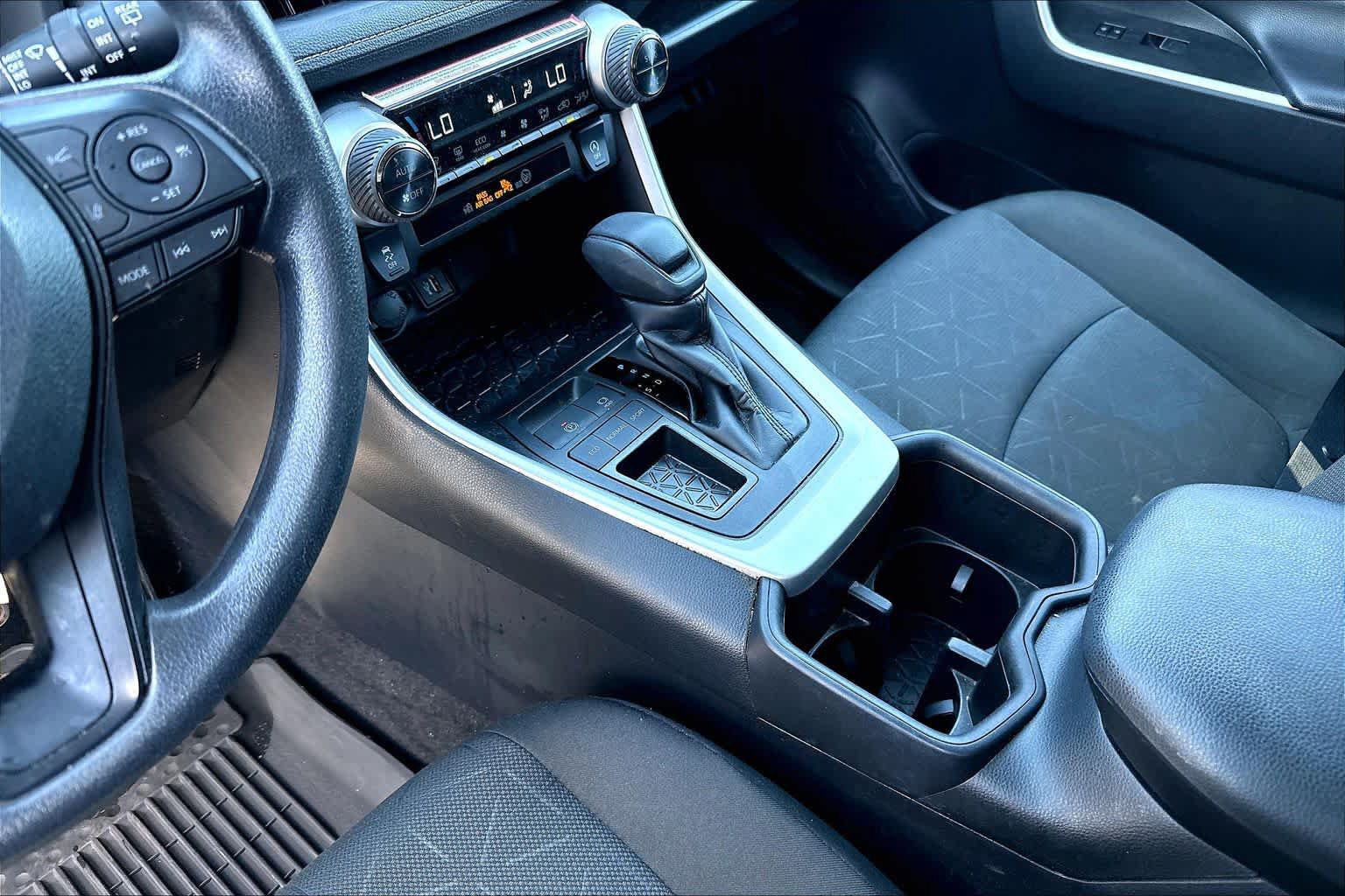 Used 2024 Toyota RAV4 XLE FWD image 15