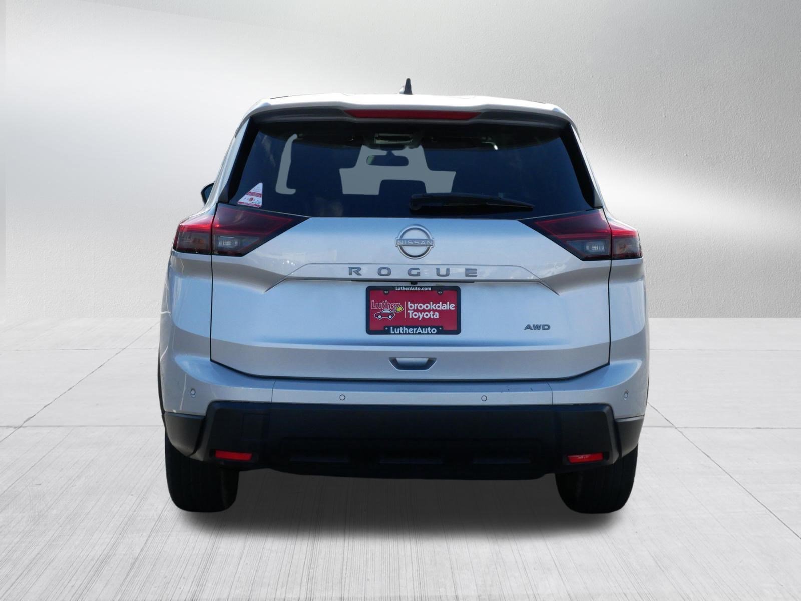 Used 2024 Nissan Rogue S image 6