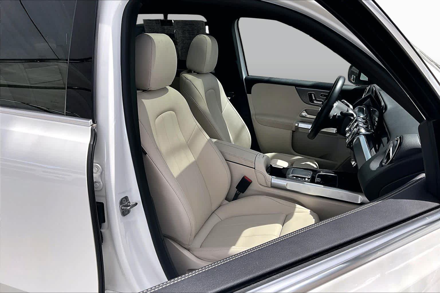 Certified 2023 Mercedes-Benz EQB 300 4MATIC w/ Exclusive Package image 8
