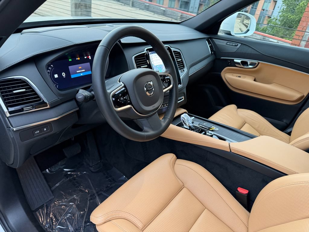 Certified 2025 Volvo XC90 T8 Ultra w/ Protection Package Premier AWD/4WD image 8