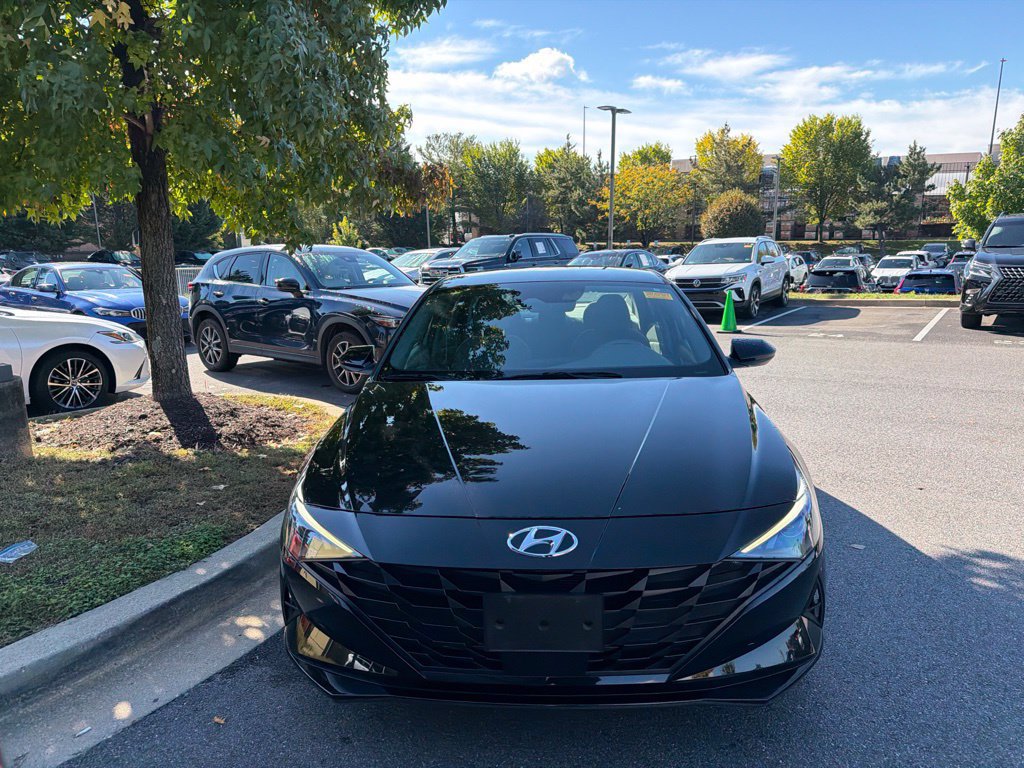 Used 2023 Hyundai Elantra SEL w/ Convenience Package FWD image 3